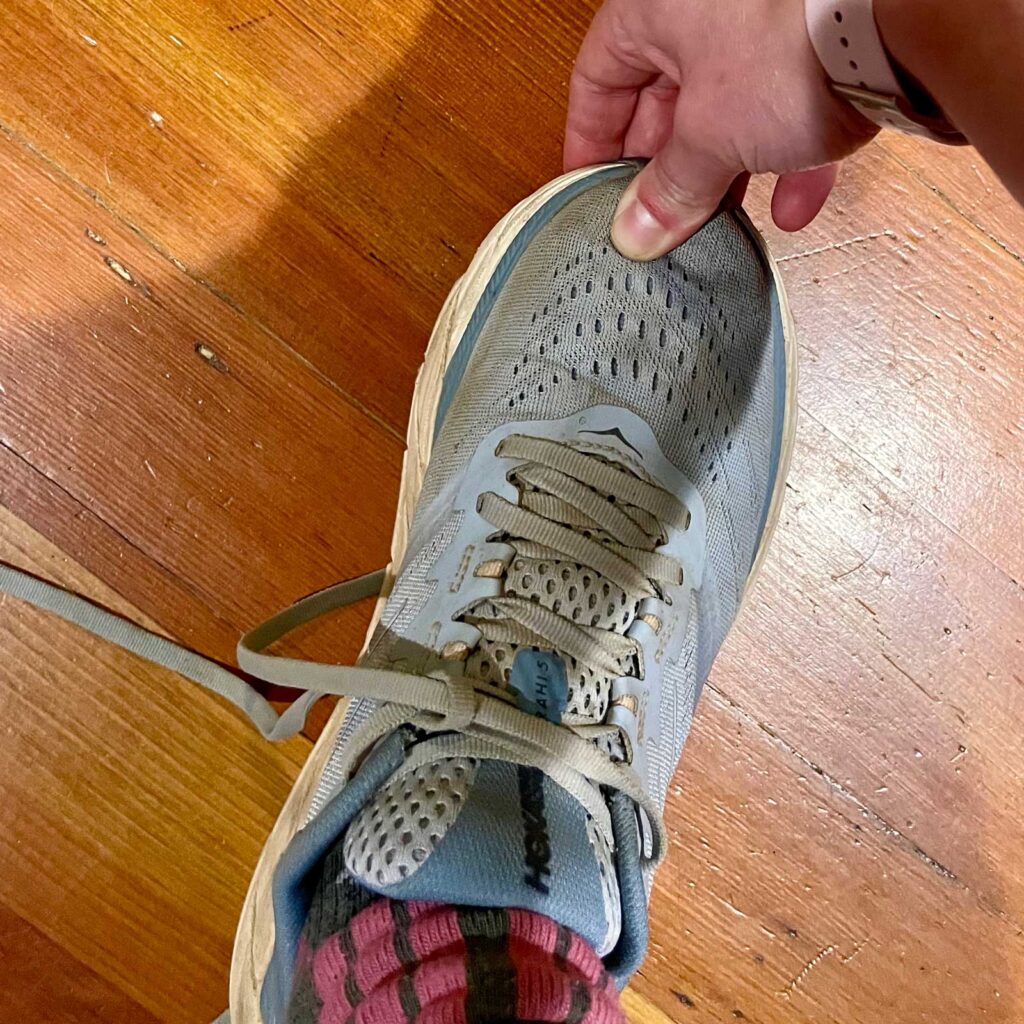 Running shoes store thumb width